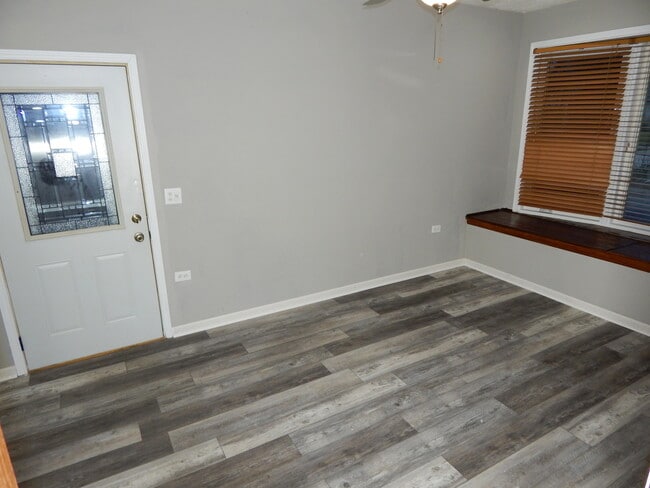 Building Photo - 1985 Navarone Dr