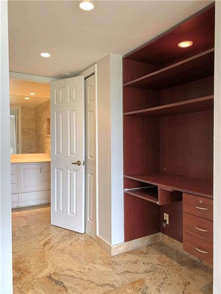 Building Photo - 2950 N Palm Aire Dr