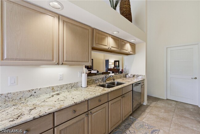 Building Photo - 27038 Oakwood Lake Dr