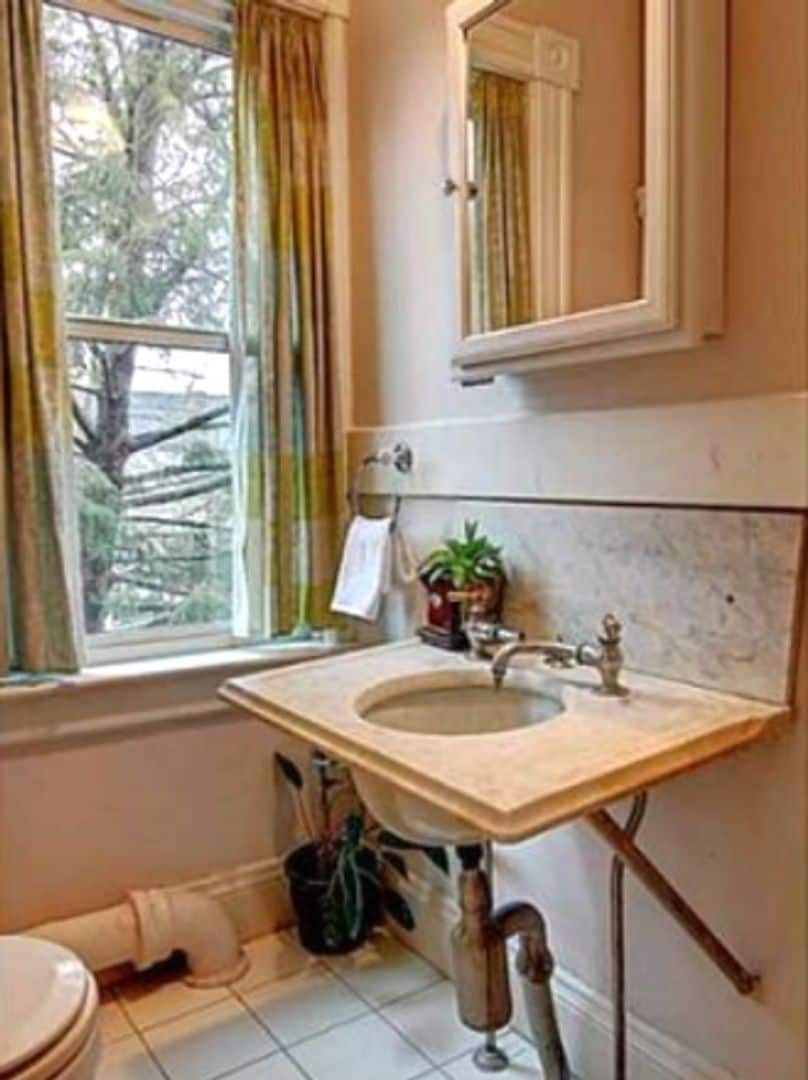 Building Photo - 84 Keene St