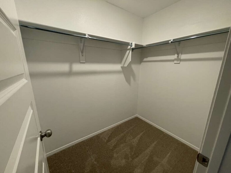 Building Photo - 6715 SW Dignity Ave