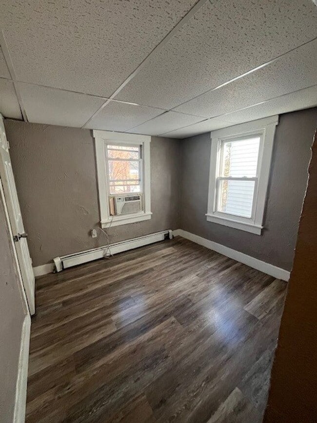 Building Photo - 3 bedroom 1 bathroom