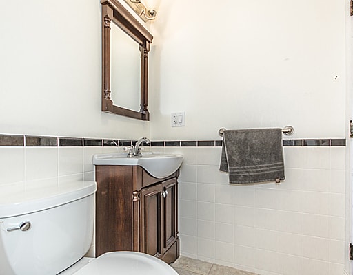 Building Photo - 137 Charles St