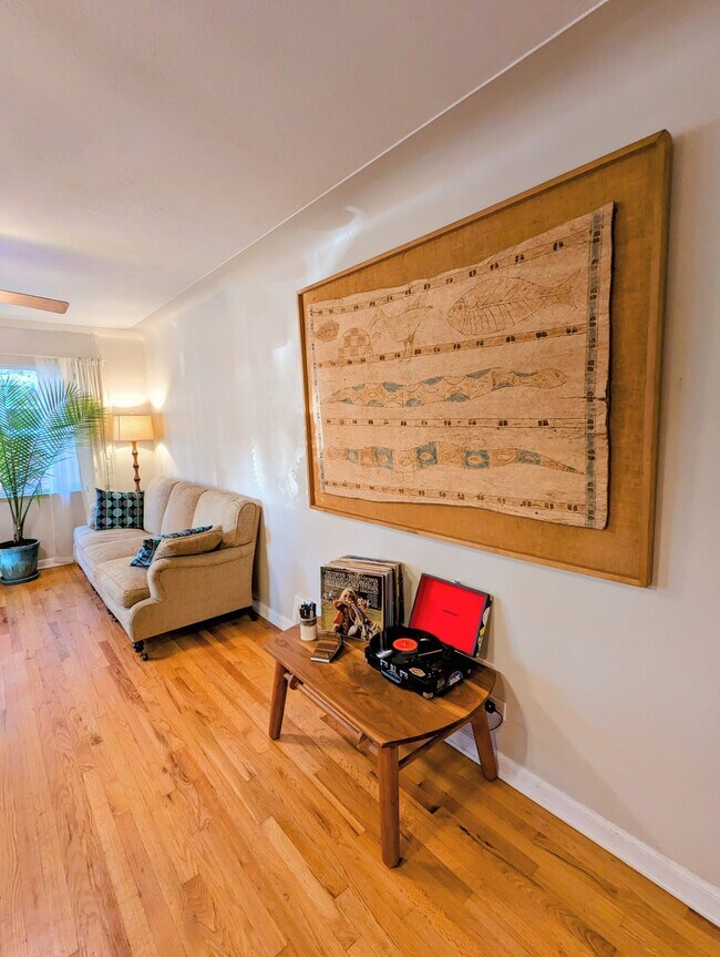 Entrance Boudoir - 754 Albion St