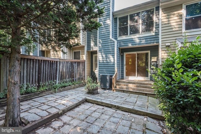 Building Photo - 1605 Oak Spring Way