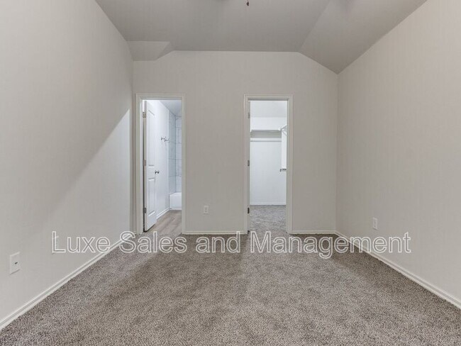 Building Photo - 1543 Pavy Pkwy