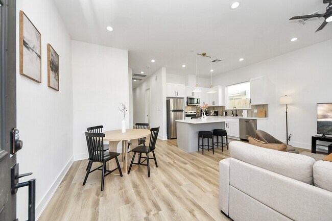 Building Photo - 3907 Maggie St