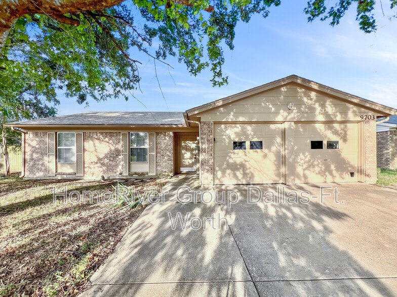 Primary Photo - 9703 La Rochelle Dr