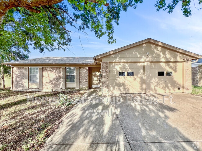 Building Photo - 9703 La Rochelle Dr