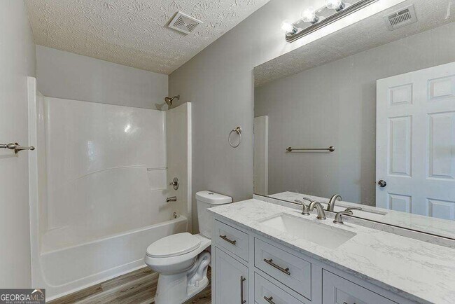 Building Photo - 678 Clairidge Elm Trail SW