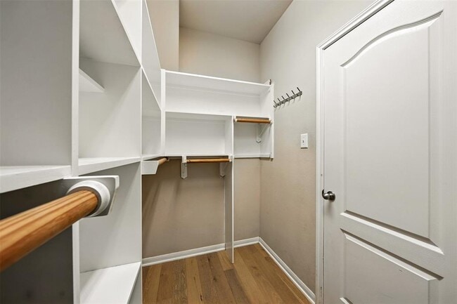 Building Photo - 9219 Gilbert Hollow Dr