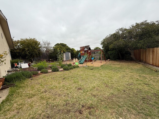 Building Photo - Coming availble soon!!! Tranquil Oak Hills...