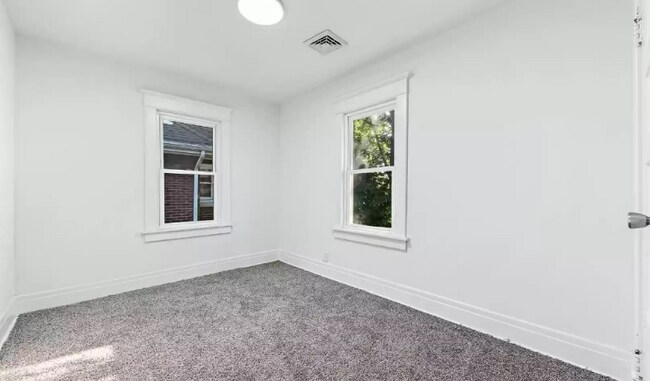Building Photo - 515 S Dearborn Ave