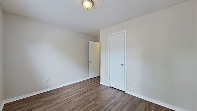 Building Photo - Desirable 2 beds/1.5 bath, second floor unit in Orange Park