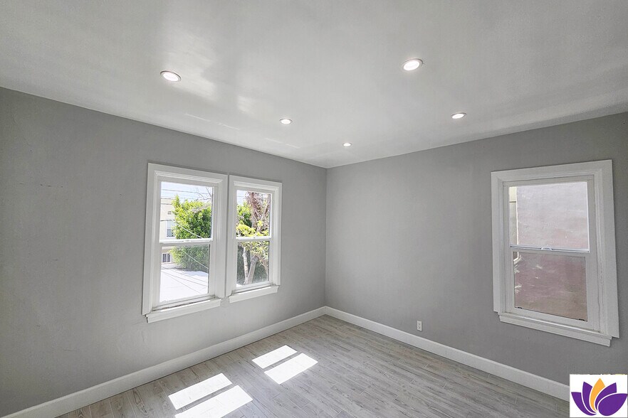 Building Photo - 1152 S Hayworth Ave