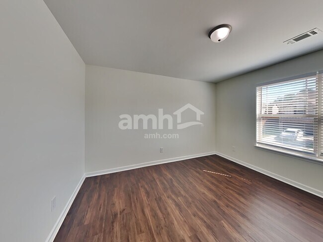 Building Photo - 216 Leland Ln