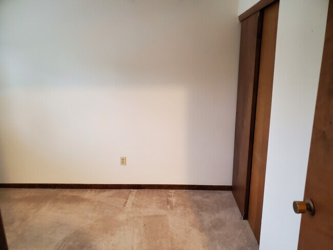 Building Photo - 2790 Mt Holyoke Rd