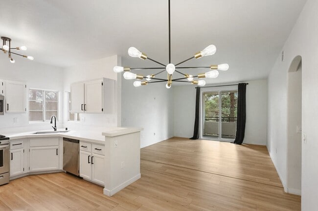 Building Photo - 3 Bed Condo In Gated West Side Community