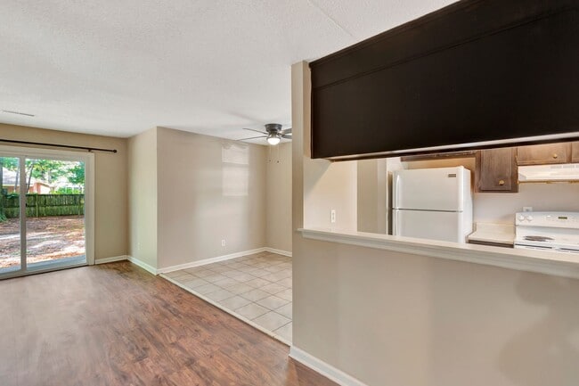 Building Photo - Charming 3BR/2B Duplex in Gadsden Acres – ...