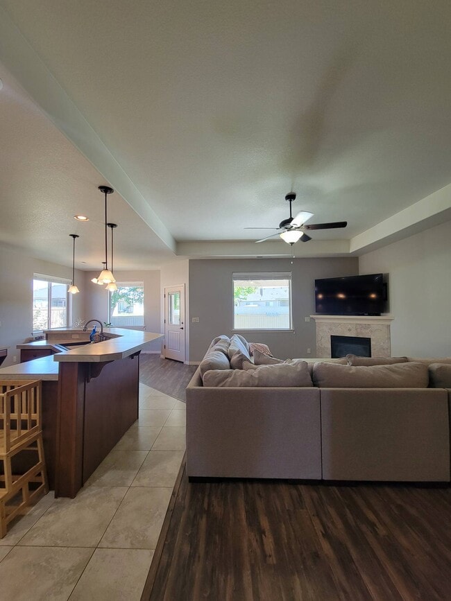 Building Photo - 2460 Bramasole Dr Way