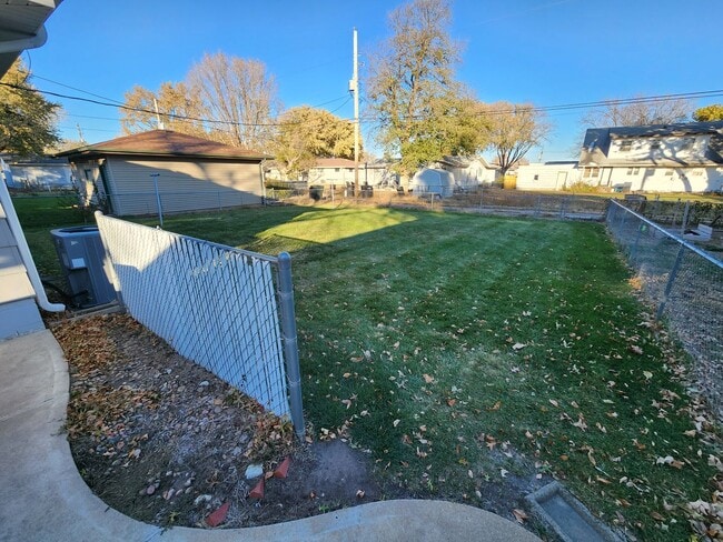 Building Photo - 1115 N Sherman Ave