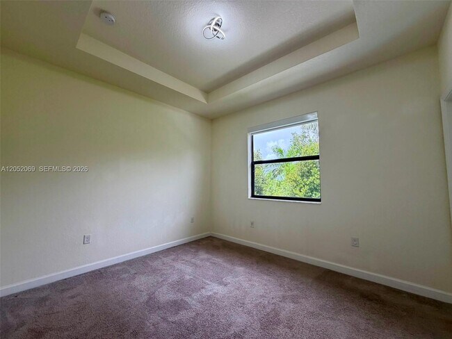 Building Photo - 11115 W 32nd Ln