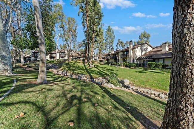 Building Photo - Canyon Crest Beauty***MOVE IN READY***