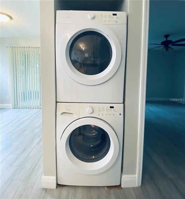 Building Photo - 966 Helmsley Ct