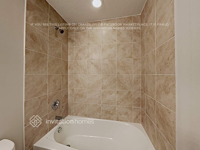 Building Photo - 601 NW Kingston St