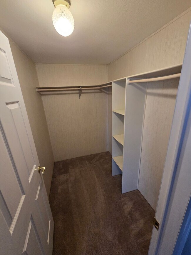 Building Photo - Beautiful Country Home, Powell Butte