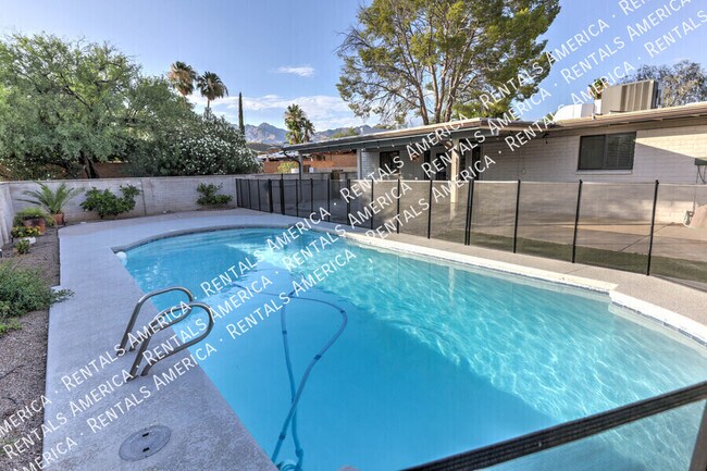 Building Photo - 7632 E Sabino Vista Dr