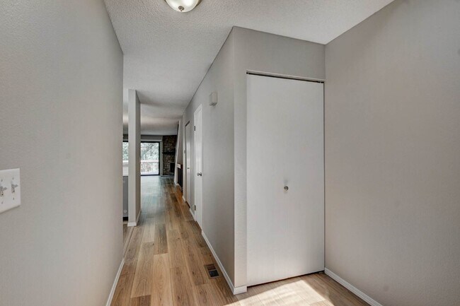 Building Photo - $2,025 - 2 Bed, 2.5 Bath Unit in Lakewood with In-Unit Laundry!