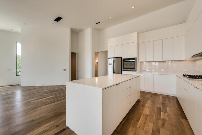 Building Photo - 1504 Burlew St