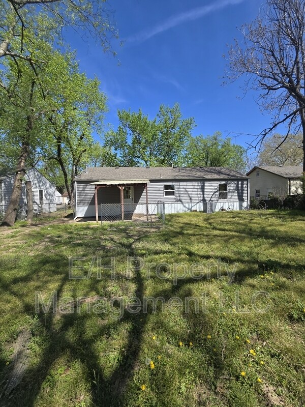 Building Photo - 1121 Luther E