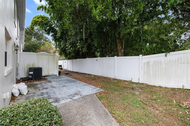 Building Photo - 37250 Embassy Park Ct