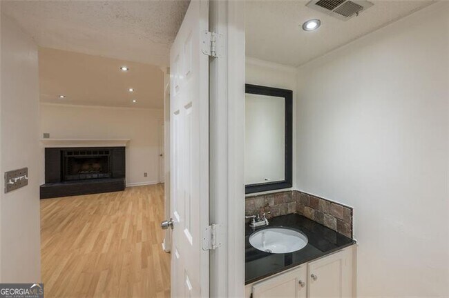 Building Photo - 9070 Cobbler Ct