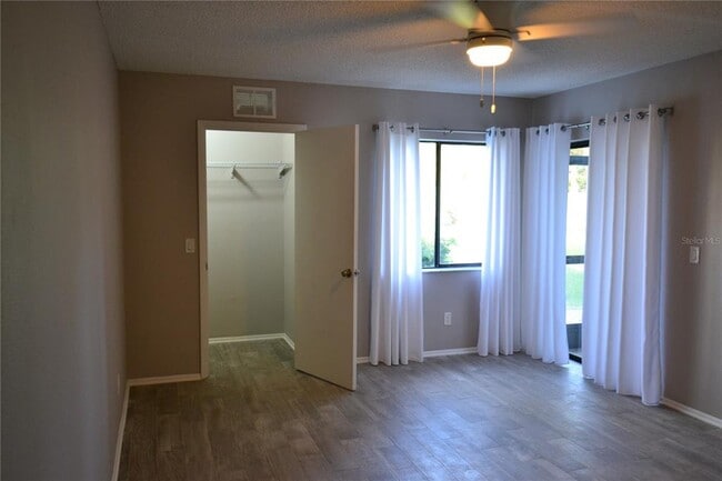 Building Photo - 135 W Cypress Ct