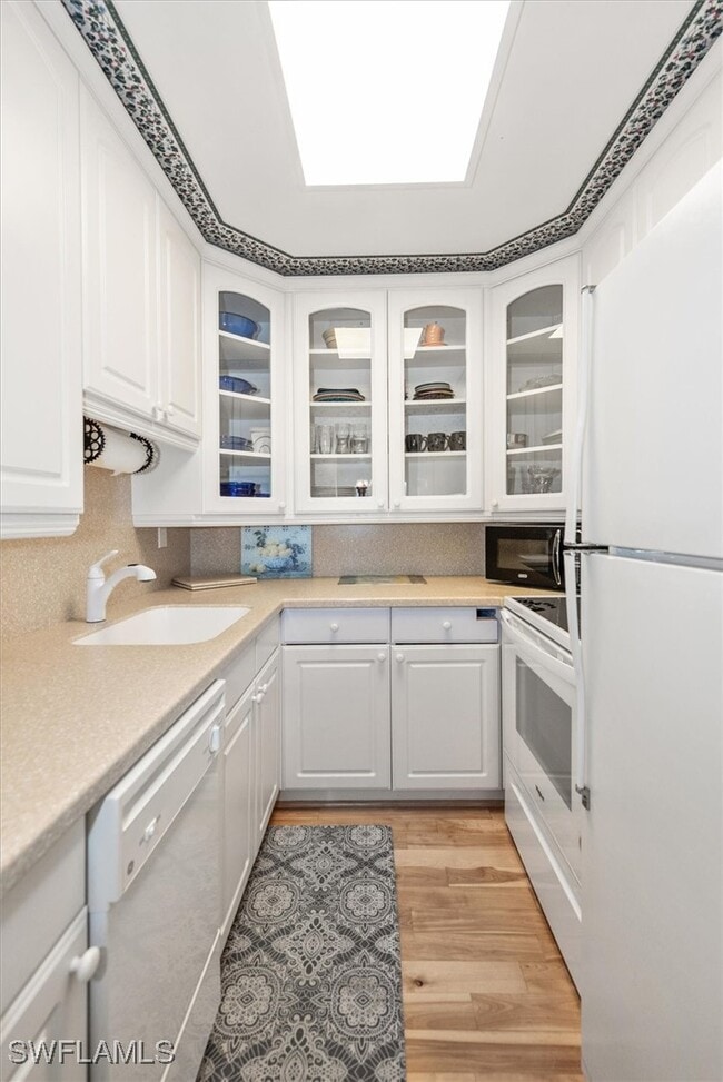 Building Photo - 1065 Gulf Shore Blvd N