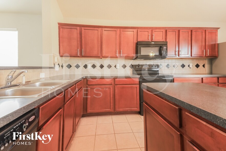 Building Photo - 2064 Fairview Dr