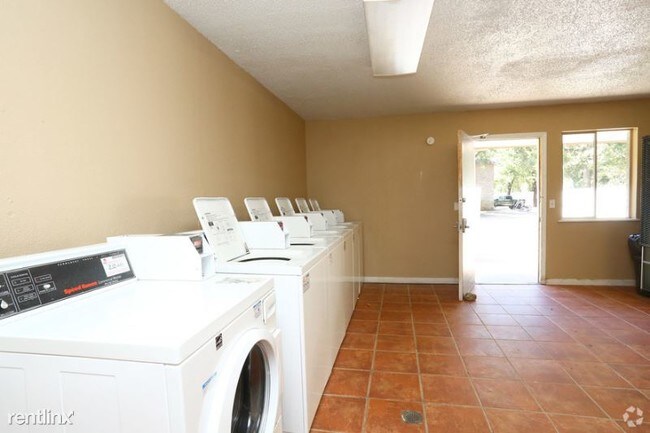 Building Photo - 5522 Woodbrier Dr