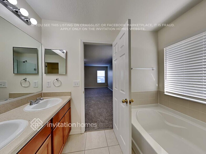 Building Photo - 15262 Galbi Dr