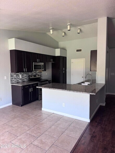 Building Photo - 1305 W Villa Maria Dr