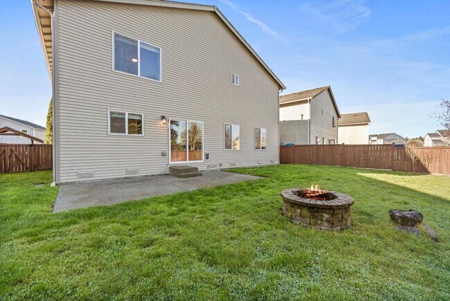 Building Photo - Updated and Spacious 3 Bed Yelm Rental!