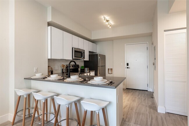 Building Photo - 120 N Compass Way