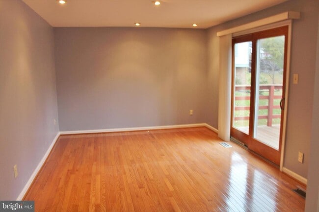 Building Photo - Large updated colonial with a one-car garage nestled at the end of a peaceful cul-de-sac!