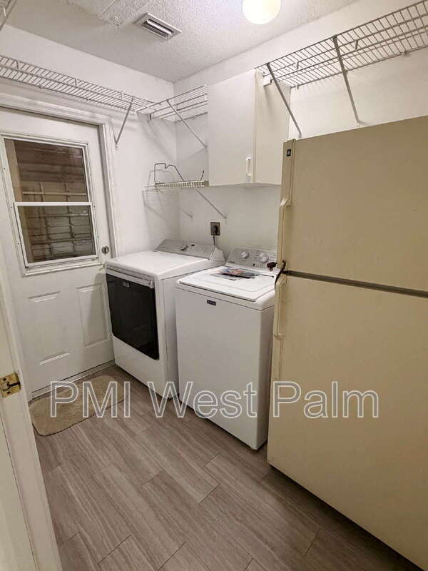 Building Photo - 147 Sunflower Cir