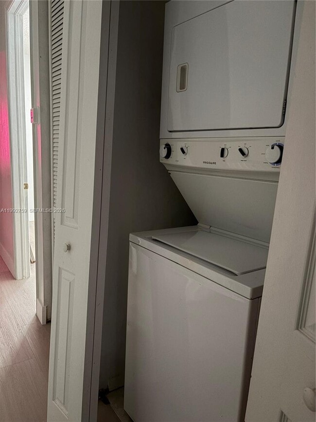 Building Photo - 2281 NE 42nd Ave