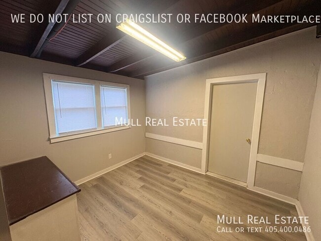 Building Photo - 1041 N Tabor Dr