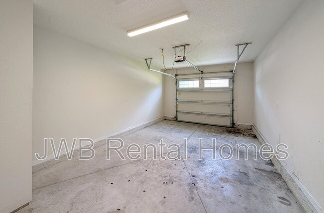 Building Photo - 2839 W 5th St