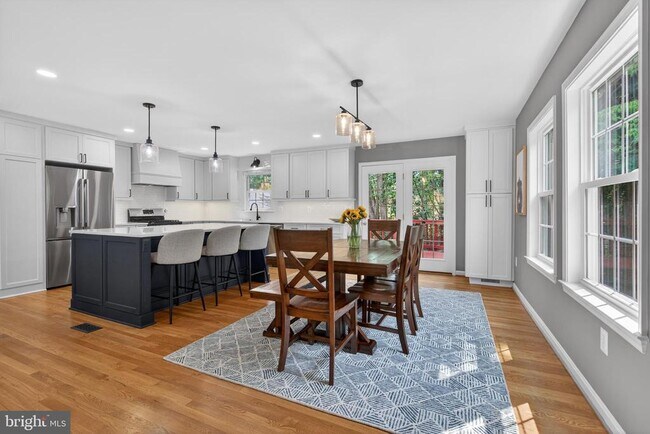 Building Photo - 9801 Meadow Valley Dr